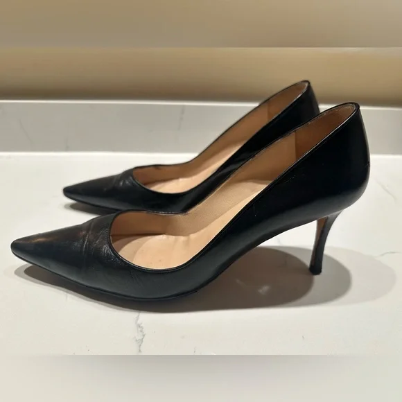 Manolo Blahnik Classic Black Leather Heels - size 9 / IT 39 - Picture 4 of 7